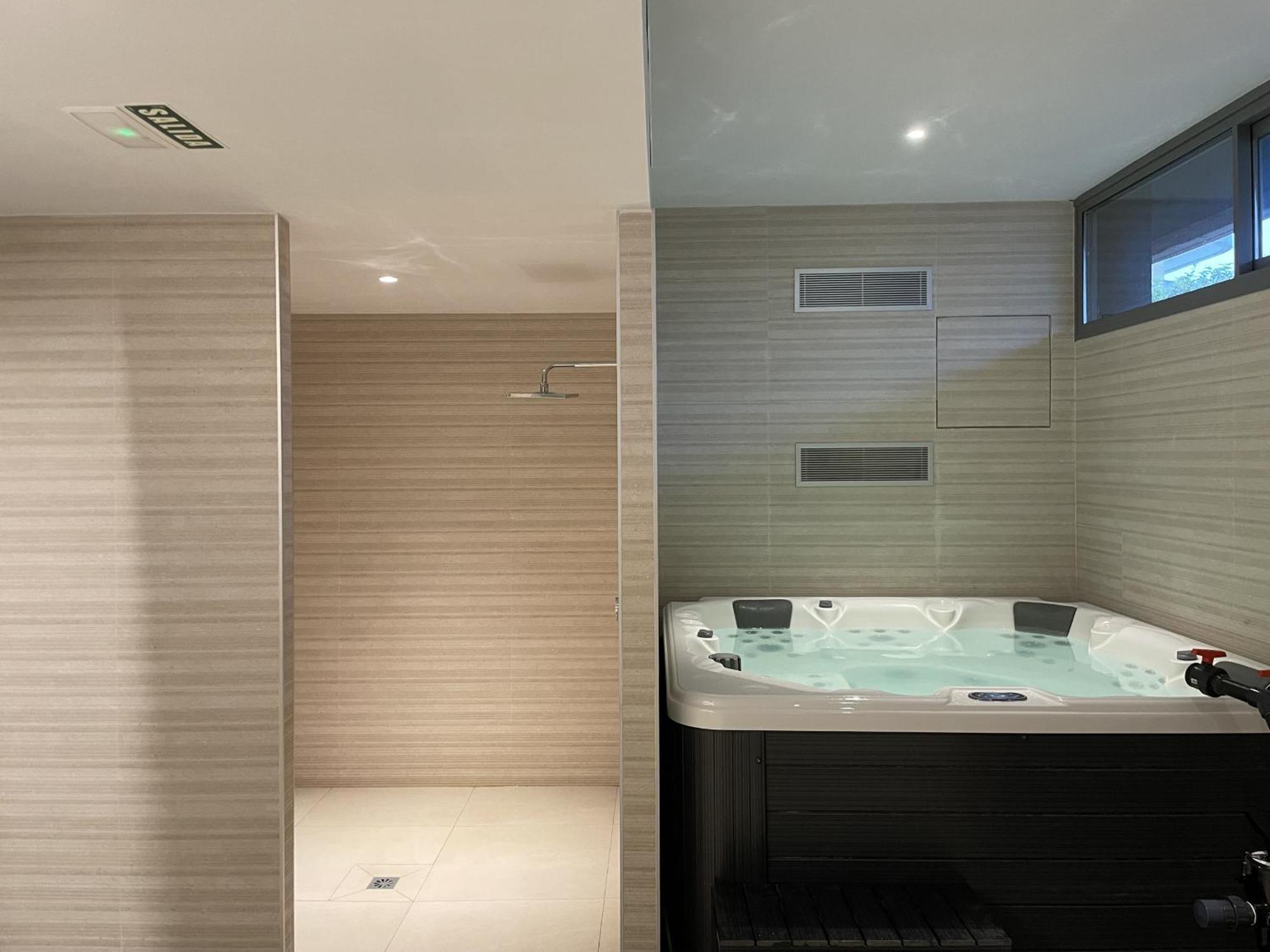 Vivi Homes - Elies House Pool, Gym, Spa & Sea View El Faro Exteriör bild
